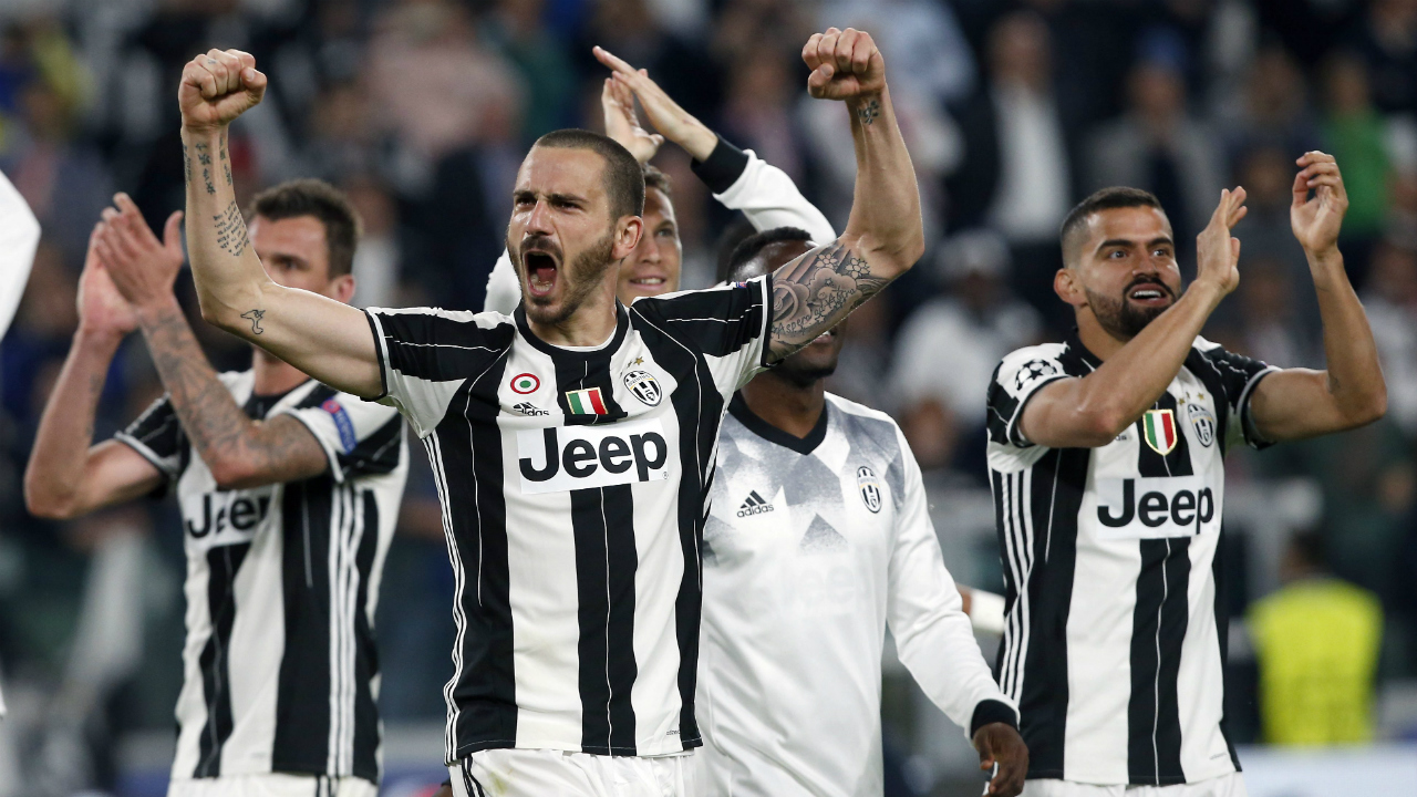 Juventus'-Leonardo-Bonucci,-front,-celebrates-after-the-Champions-League-semi-final-second-leg-soccer-match-between-Juventus-and-Monaco-in-Turin,-Italy,-Tuesday,-May-9,-2017.-Juventus-defeated-Monaco-by-2-1.-(Antonio-Calanni/AP)