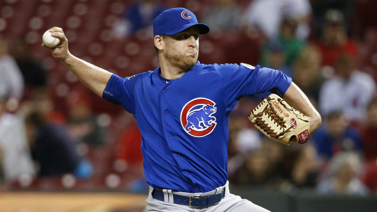 Chicago-Cubs-pitcher-Neil-Ramirez-throws-in-the-ninth-inning-of-a-baseball-game-against-the-Cincinnati-Reds,-Wednesday,-Sept.-30,-2015,-in-Cincinnati.-The-Cubs-won-10-3.-(John-Minchillo/AP)