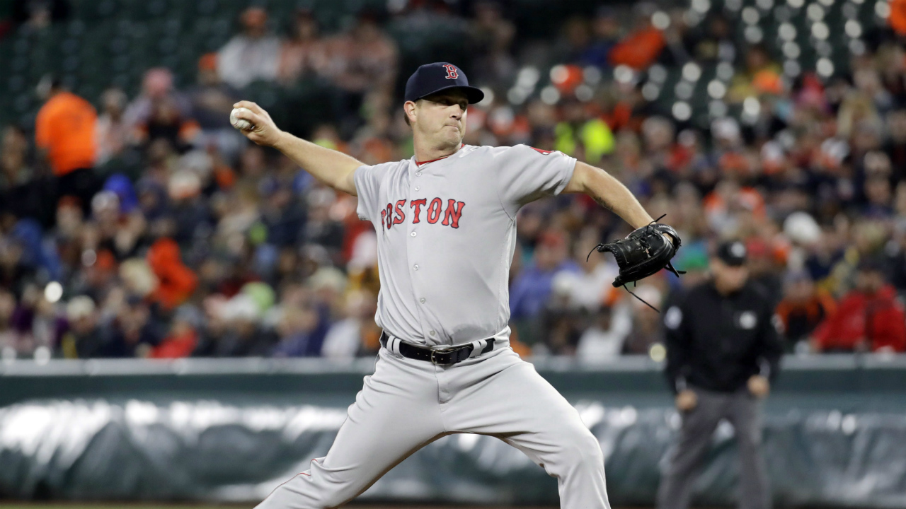 Boston-Red-Sox-starting-pitcher-Steven-Wright-throws-to-the-Baltimore-Orioles-in-the-first-inning-of-a-baseball-game-in-Baltimore,-Saturday,-April-22,-2017.-(Patrick-Semansky/AP)
