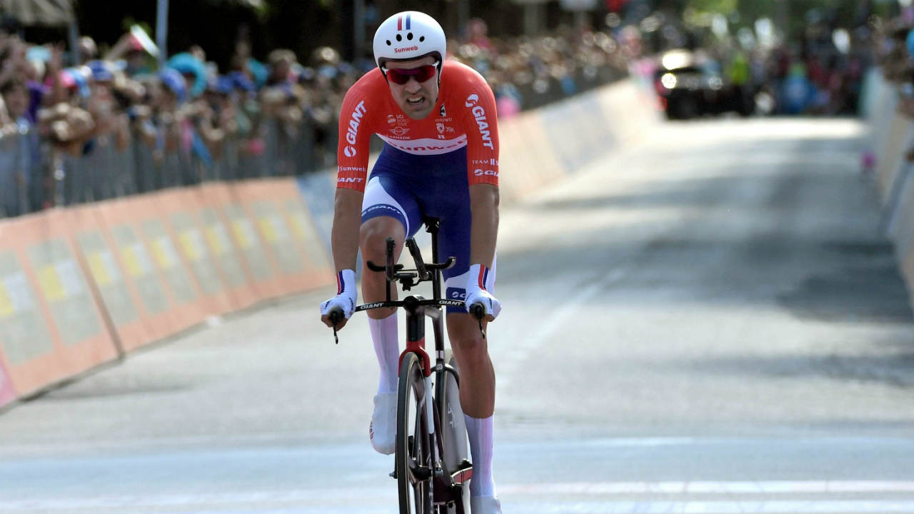 Dutch-rider-Tom-Dumoulin-approaches-the-finish-line-on-his-way-to-win-the-10th-stage-of-the-Giro-d'Italia,-Tour-of-Italy-cycling-race,-an-individual-time-trial-from-Foligno-to-Montefalco,-Tuesday,-May-16,-2017.-Dumoulin-also-took-the-pink-jersey-of-the-overall-leader.-(Alessandro-Di-Meo/ANSA-via-AP)