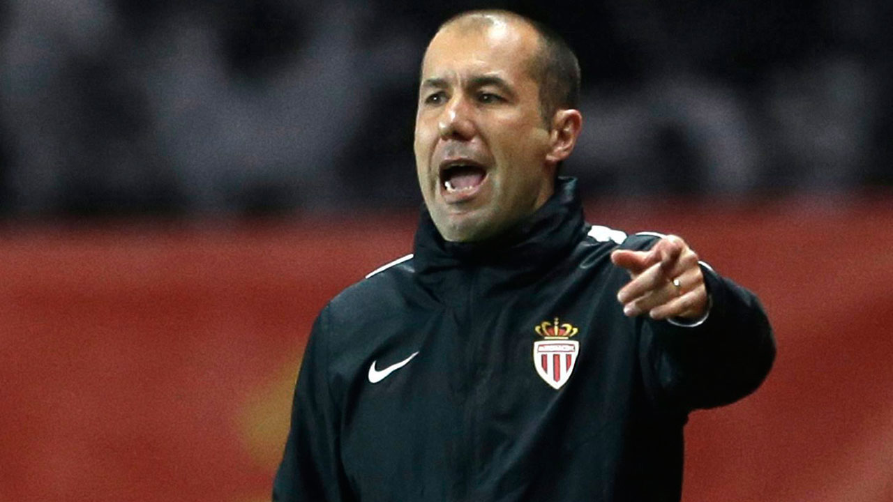 Monaco's-head-coach-Leonardo-Jardim-talks-to-players-during-the-League-One-soccer-match-Monaco-against-Saint-Etienne,-at-the-Louis-II-stadium-in-Monaco,-Wednesday,-May-17,-2017.-(Claude-Paris/AP)