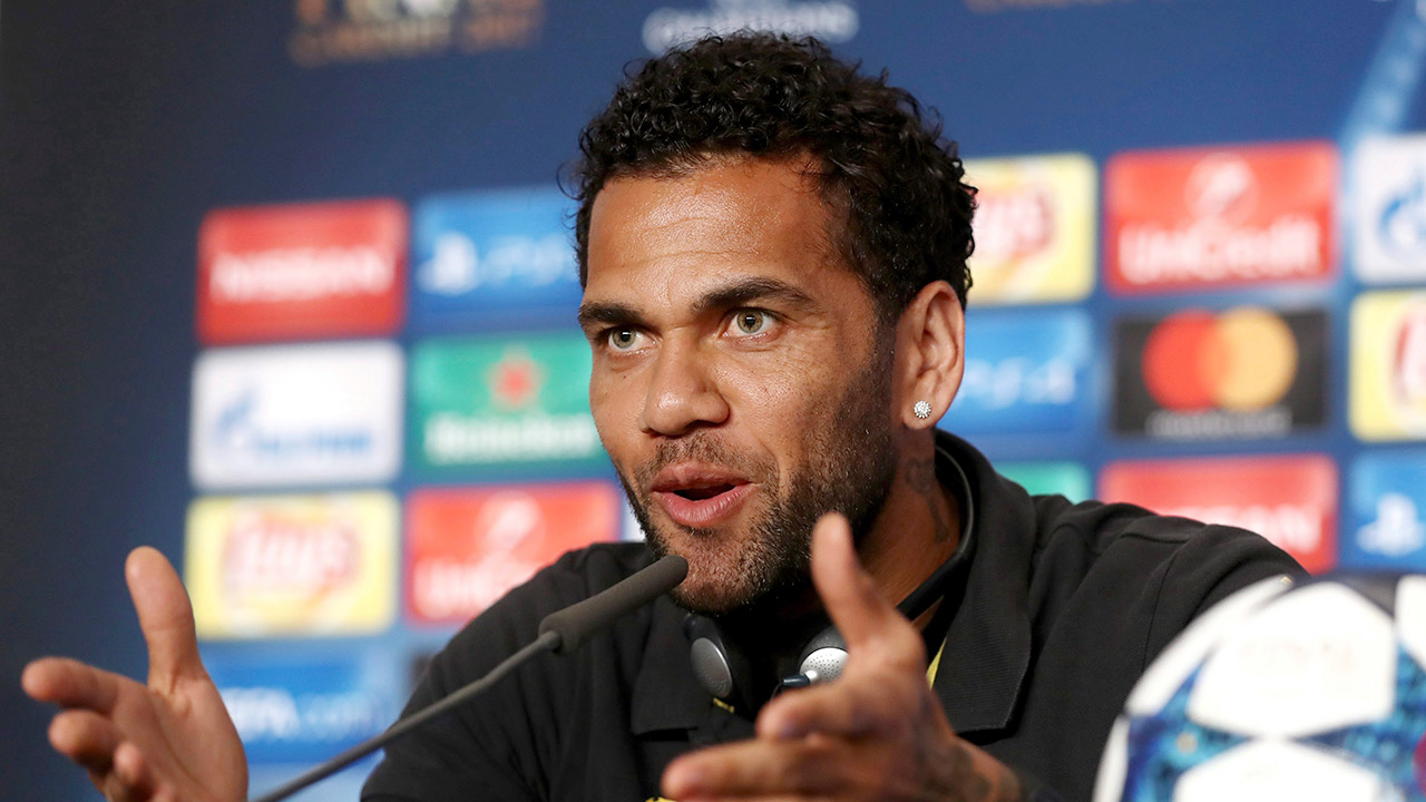 Juventus'-Dani-Alves-speaks-during-a-press-conference-at-the-Millennium-Stadium-in-Cardiff,-Wales,-Friday-June-2,-2017.-Real-Madrid-will-play-Juventus-in-the-final-of-the-Champions-League-soccer-match-in-Cardiff-on-Saturday.-(UEFA-POOL/AP)