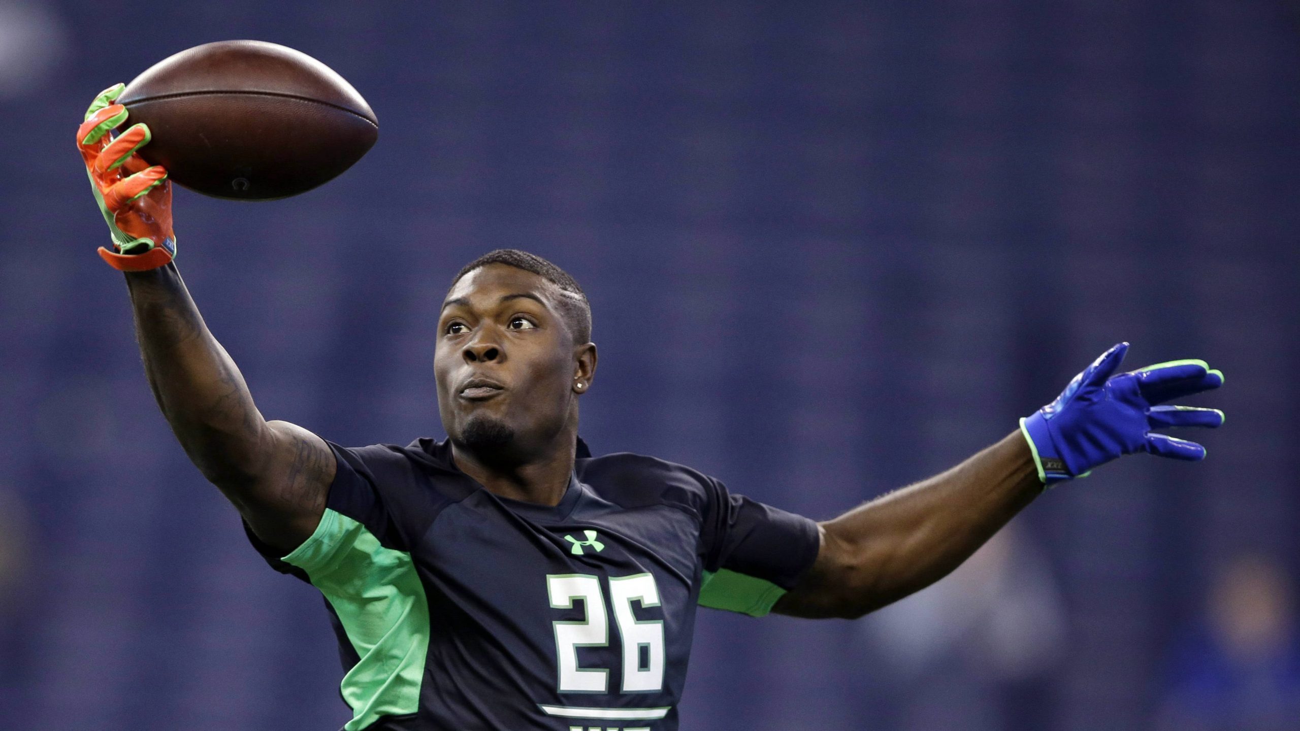 Cincinnati-receiver-Mekale-McKay-runs-a-drill-at-the-NFL-football-scouting-combine-on-Saturday,-Feb.-27,-2016,-in-Indianapolis.-(Darron-Cummings/AP)
