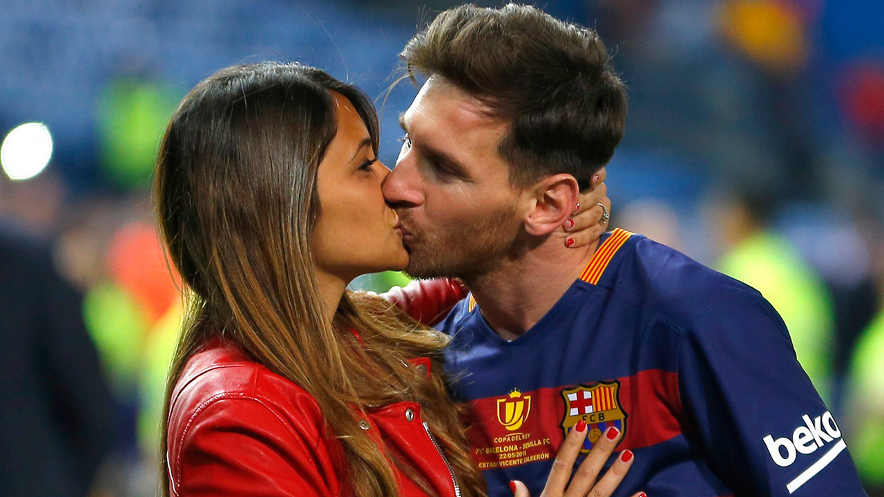 FILE---In-this-May-22,-2016-file-photo,-Barcelona's-Lionel-Messi-kisses-his-girlfriend-Antonella-Roccuzzo,-after-winning-the-final-of-the-Copa-del-Rey-soccer-match-against-Sevilla-FC-at-the-Vicente-Calderon-stadium-in-Madrid.-Messi-will-be-marrying-29-year-old-Roccuzzo,-his-childhood-friend-and-mother-of-his-two-children-on-Friday,-June-30,-2017,-in-his-hometown-of-Rosario,-Argentina.-(Francisco-Seco/AP)