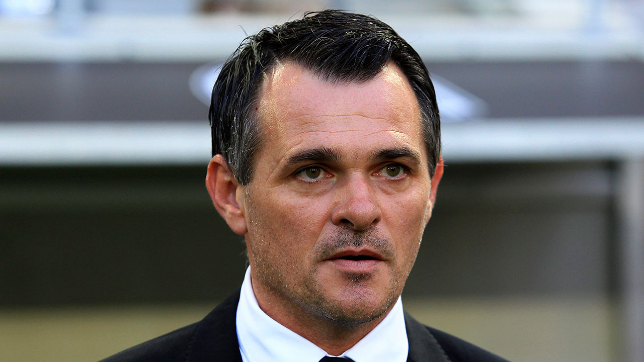 Bordeaux's-coach-Willy-Sagnol-attends-a-Europa-League-soccer-match-against-Liverpool-in-Bordeaux,-southwestern-France.-Bayern-Munich-has-brought-former-defender-Sagnol-back-to-the-club-as-assistant-coach-to-Carlo-Ancelotti.-Bayern-says-the-40-year-old-former-France-international,-who-played-for-the-club-from-2000-to-2009,-has-signed-a-two-year-contract.-(Bob-Edme/AP]