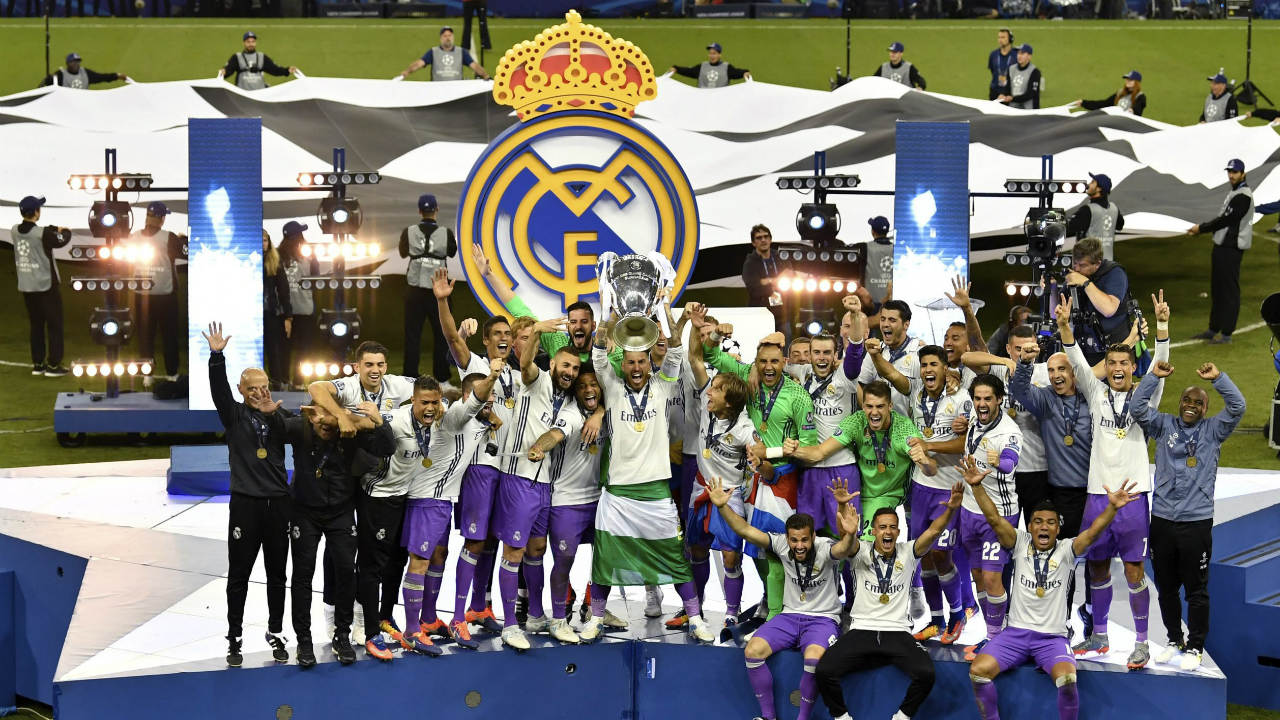 Real-Madrid's-Sergio-Ramos-raises-the-trophy-to-celebrate-winning-the-Champions-League-final-against-Juventus-at-the-Millennium-Stadium-in-Cardiff,-Wales,-Saturday-June-3,-2017.-(Pool-via-AP)