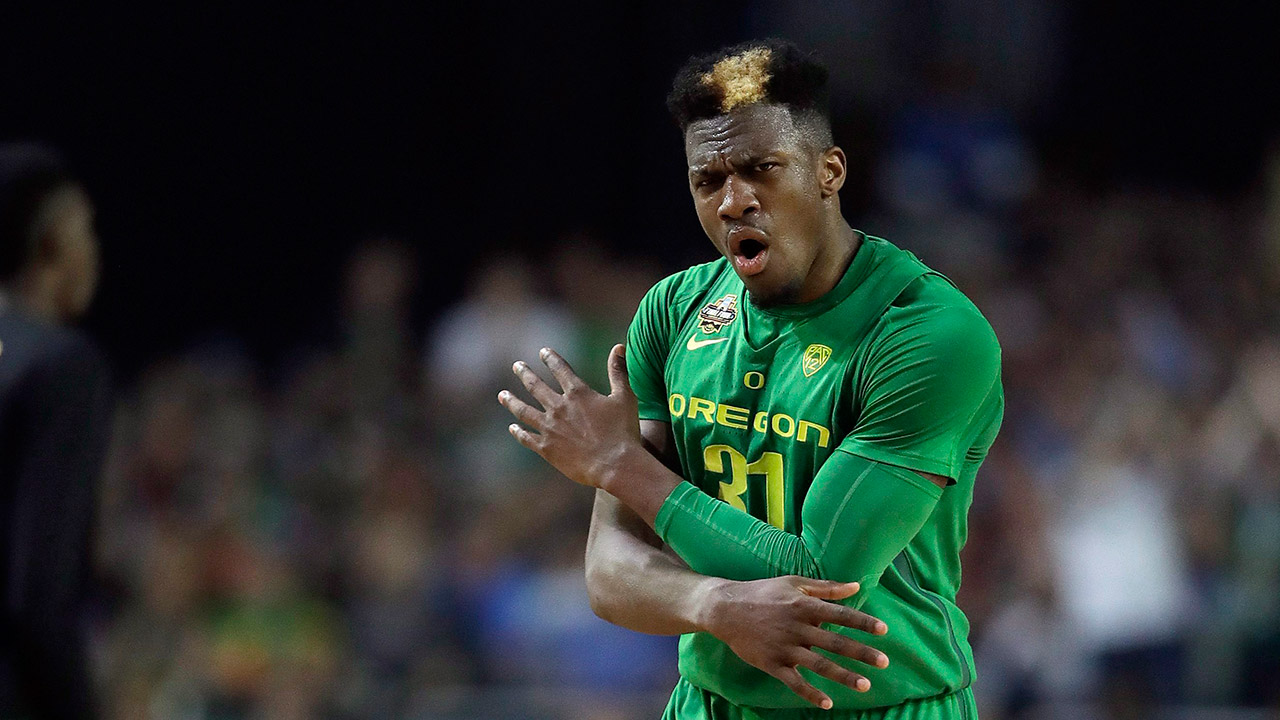 Oregon's-Dylan-Ennis-(31)-reacts-during-the-first-half-in-the-semifinals-of-the-Final-Four.-(David-J.-Phillip/AP)