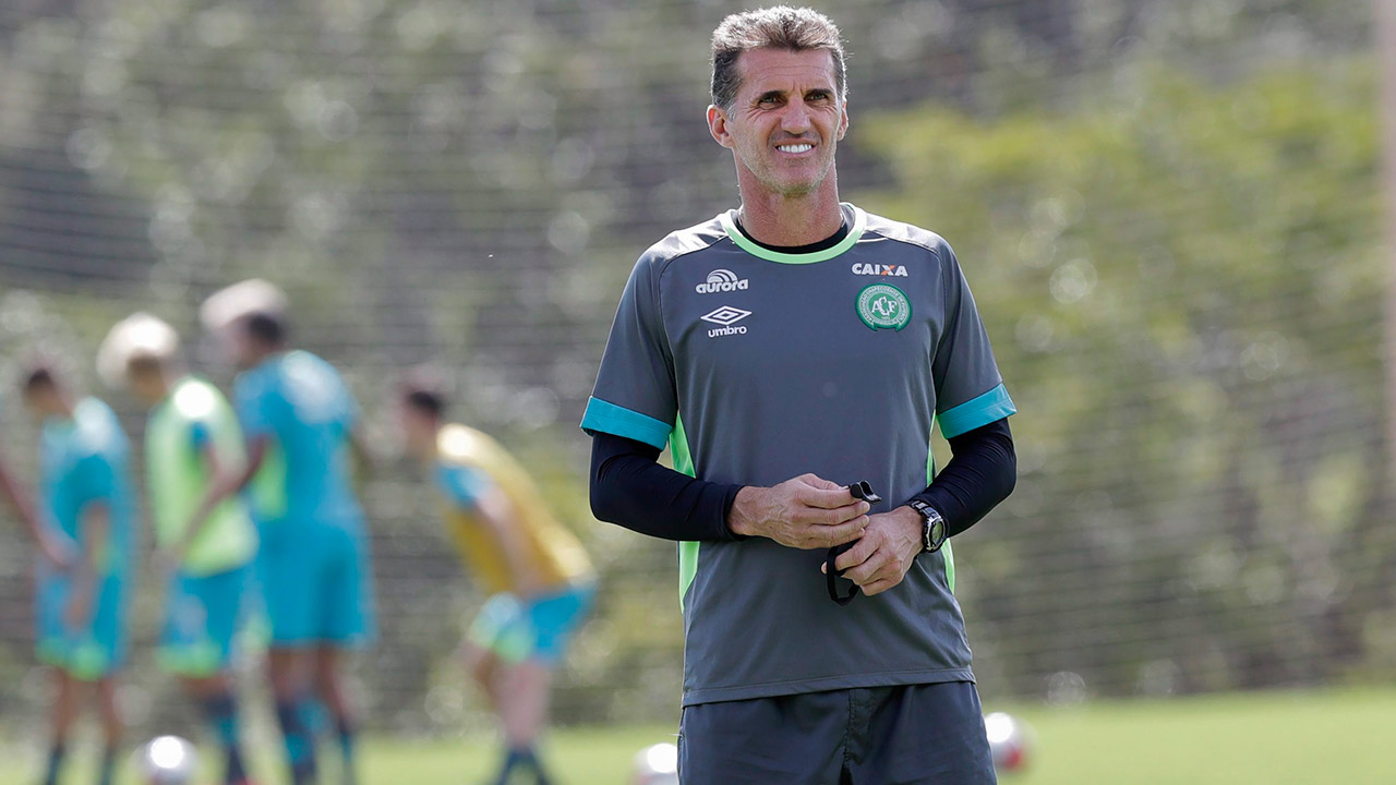 Vagner-Mancini,-the-new-coach-of-Chapecoense-soccer-team-attends-a-training-session-in-Chapeco,-Brazil,-Wednesday,-Jan.-18,-2017.-Three-Chapecoense-players-survived-and-19-players-perished-in-an-air-crash-that-killed-71-people-almost-two-months-ago-in-Colombia.-(Andre-Penner/AP)