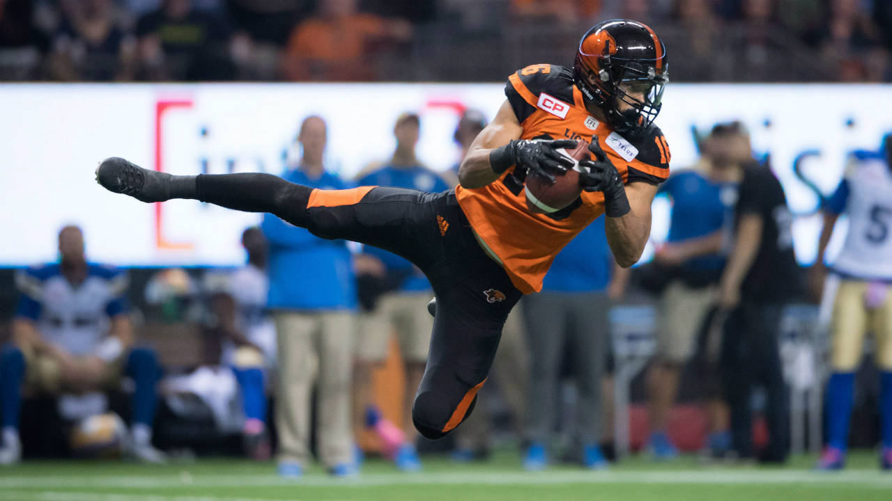 B.C.-Lions'-Bryan-Burnham-makes-a-reception-against-the-Winnipeg-Blue-Bombers-during-the-second-half-of-a-CFL-football-game-in-Vancouver,-B.C.,-on-Friday-October-14,-2016.-(Darryl-Dyck/CP)