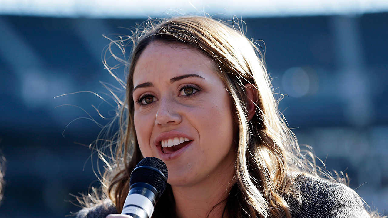 Amanda-Hopkins-talks-on-a-panel-on-women-in-baseball.-(Elaine-Thompson/AP)