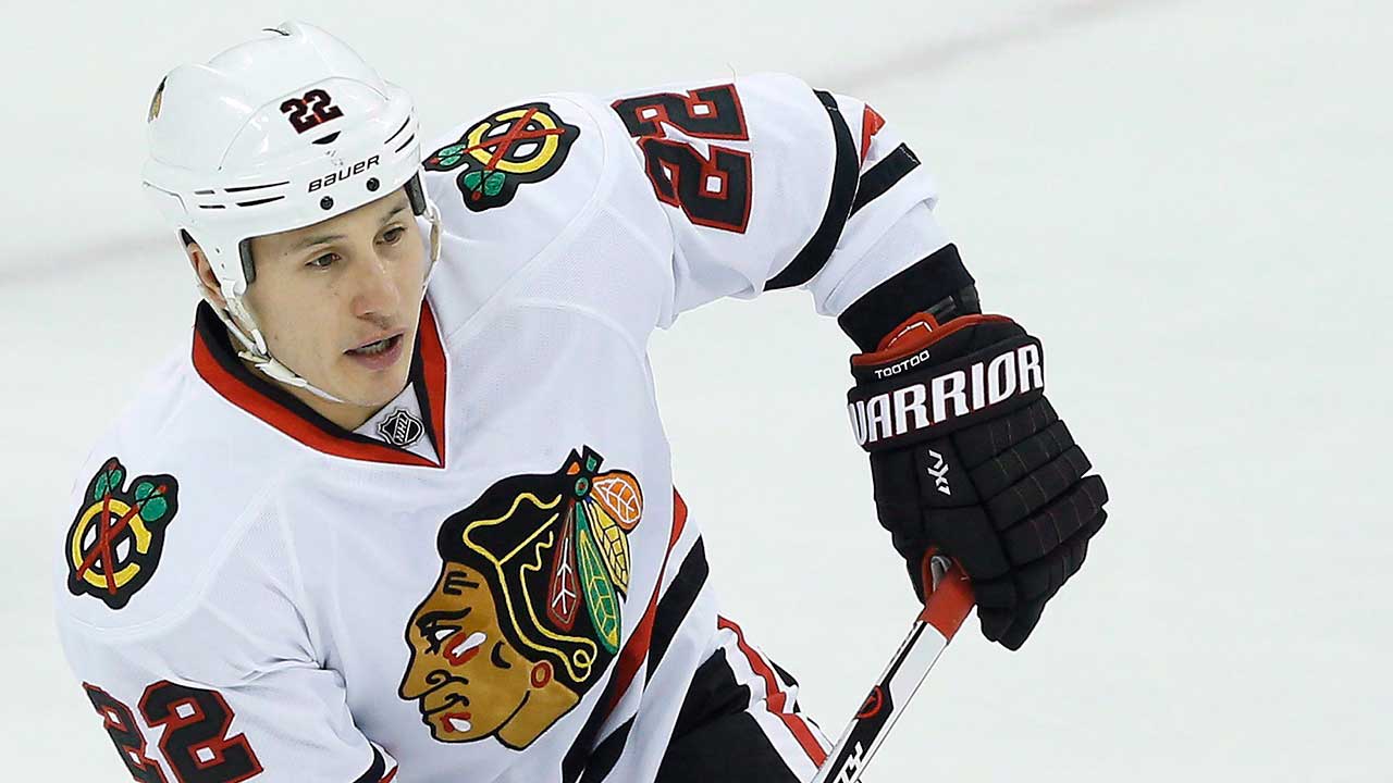 Jordin Tootoo brings character to Blackhawks, but is that enough