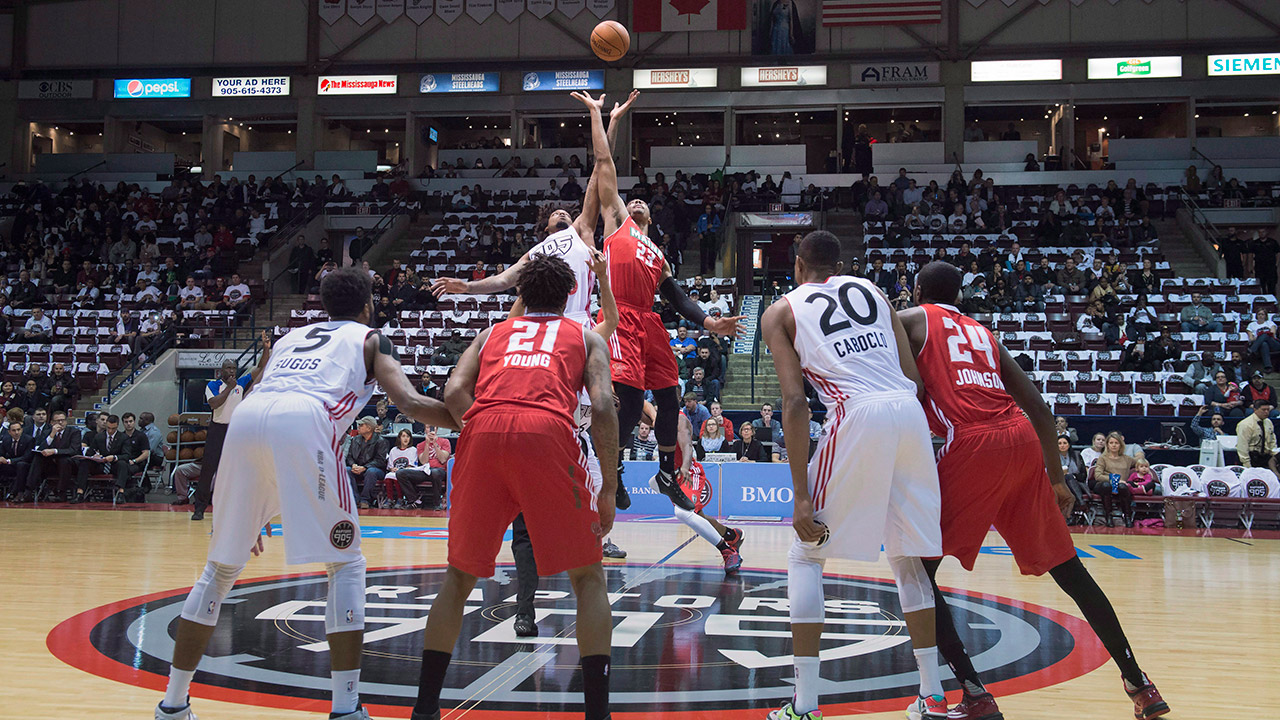 The-Raptors-905-and-the-Maine-Red-Claws.-(Frank-Gunn/AP)