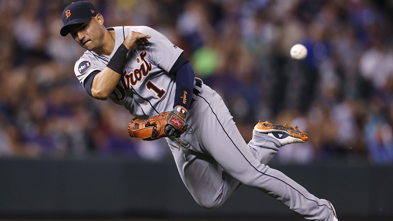 Tigers reach 1-year deal with Iglesias to avoid arbitration