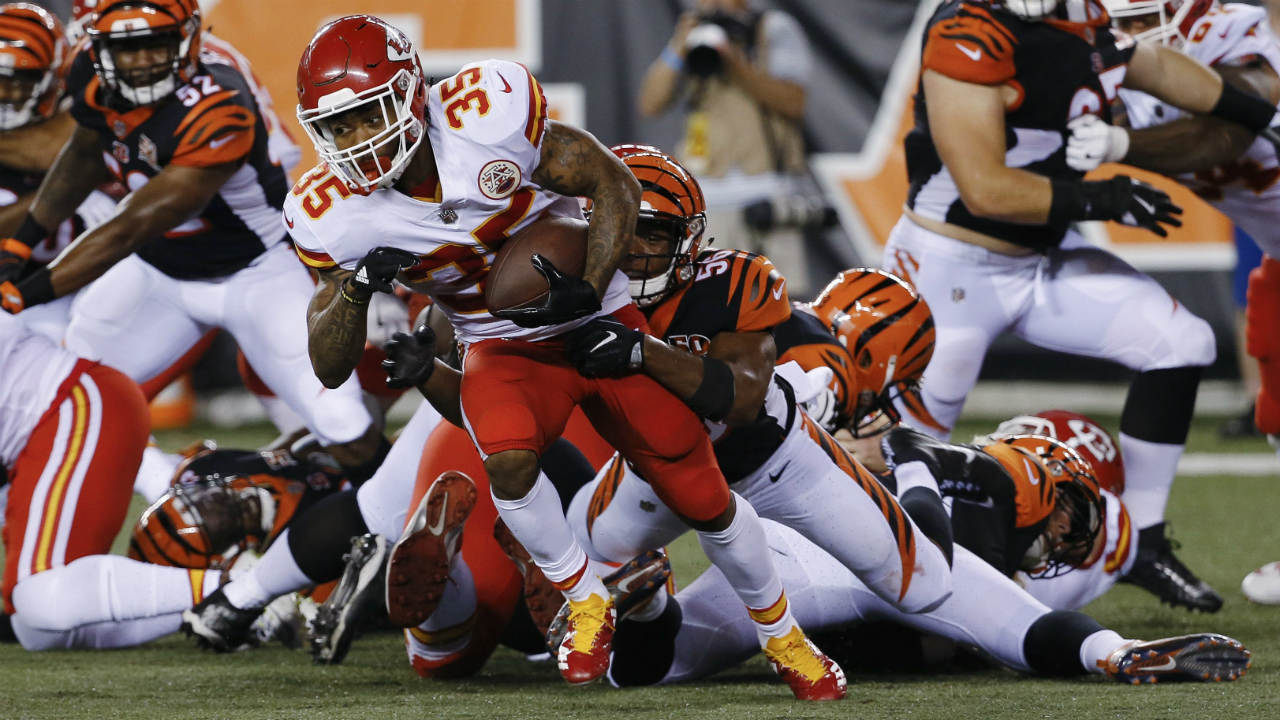 Kansas-City-Chiefs-running-back-Charcandrick-West-(35)-carries-the-ball-as-Cincinnati-Bengals-linebacker-Hardy-Nickerson-(56)-tries-to-make-the-stop-during-the-second-half-of-an-NFL-preseason-football-game,-Saturday,-Aug.-19,-2017,-in-Cincinnati.-(Frank-Victores/AP)