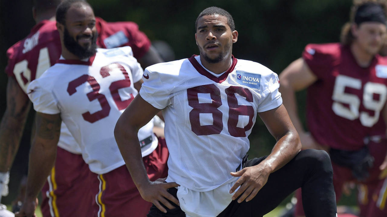 Washington-Redskins-tight-end-Jordan-Reed-(86)-stretches-during-NFL-football-practice,-Tuesday,-June-13,-2017,-in-Ashburn,-Va.-(Nick-Wass/AP)