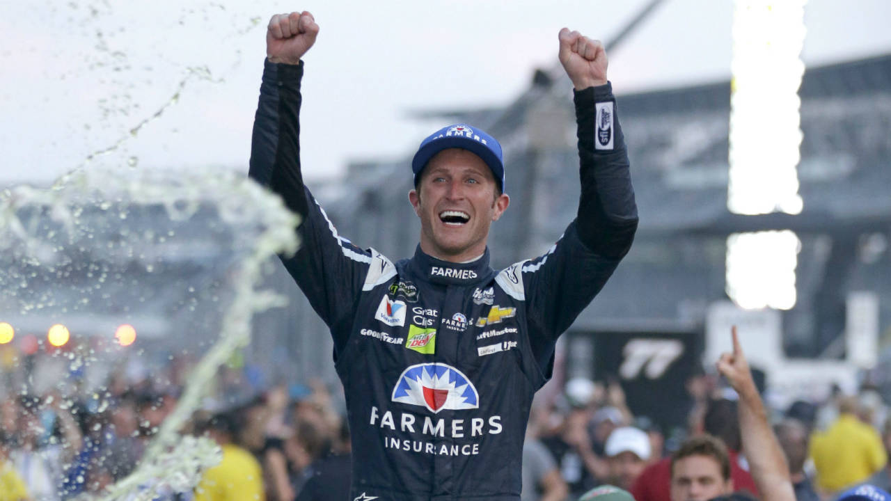 Kasey-Kahne-(5)-celebrates-winning-the-NASCAR-Brickyard-400-auto-race-at-Indianapolis-Motor-Speedway-in-Indianapolis,-Sunday,-July-23,-2017.-(Michael-Conroy/AP)