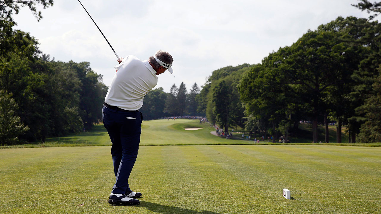 Defending champ Paul Goydos opens lead in Phoenix