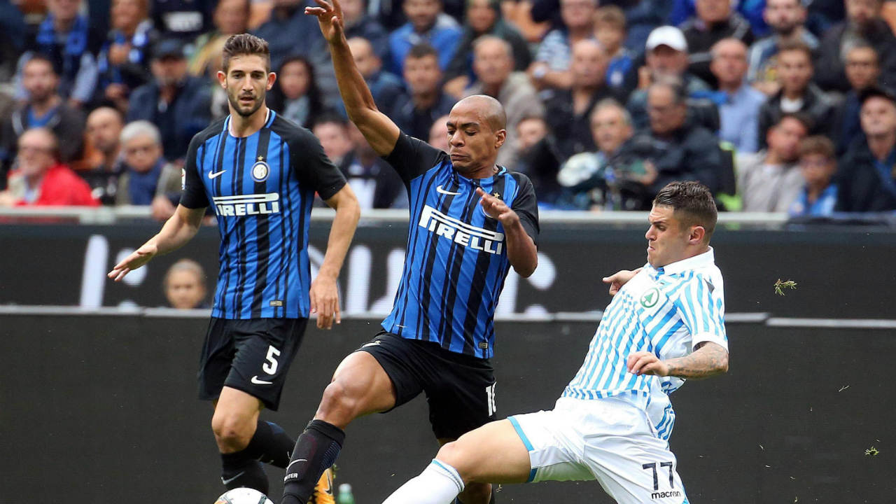 Inter-Milan's-Joao-Mario,-left,-hallenges-for-the-ball-with-Spal's-Federico-Viviani-during-their-Serie-A-soccer-match-at-the-San-Siro-Stadium-in-Milan,-Italy,-Sunday,-Sept.-10,-2017.-(Matteo-Bazzi/ANSA-via-AP)