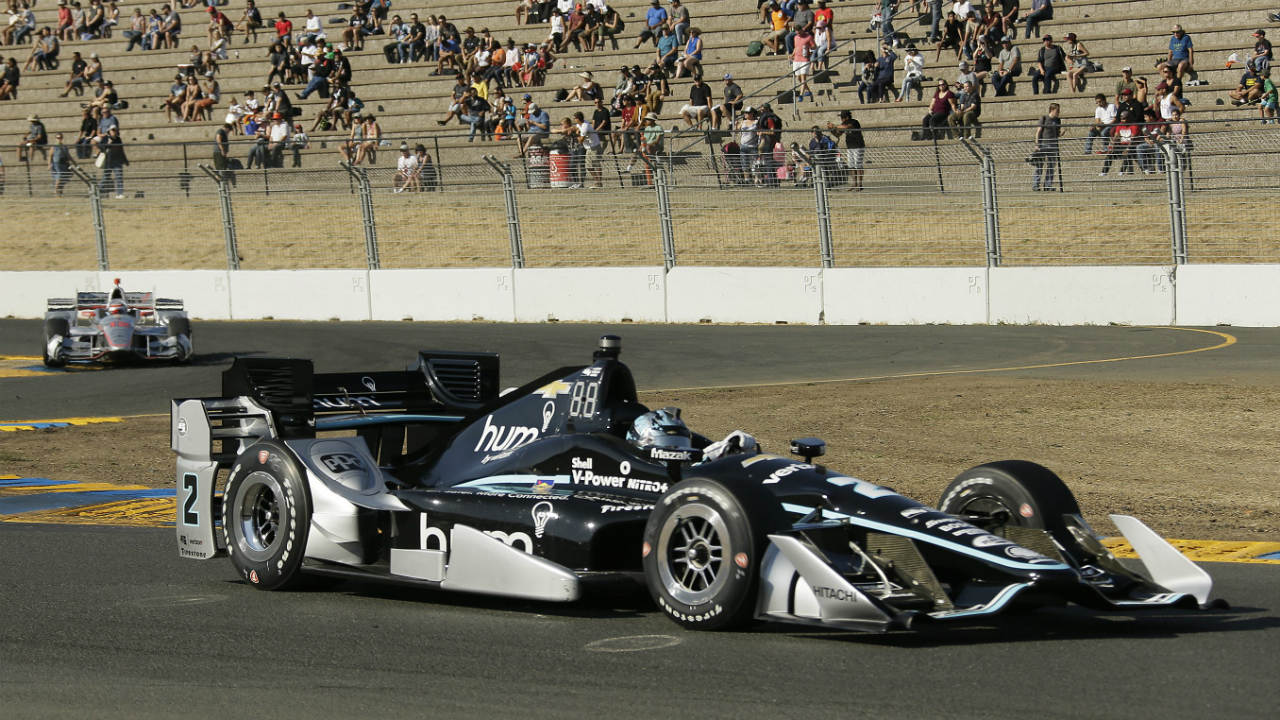 Josef-Newgarden-competes-during-the-IndyCar-auto-race-Sunday,-Sept.-17,-2017,-in-Sonoma,-Calif.-(Eric-Risberg/AP)