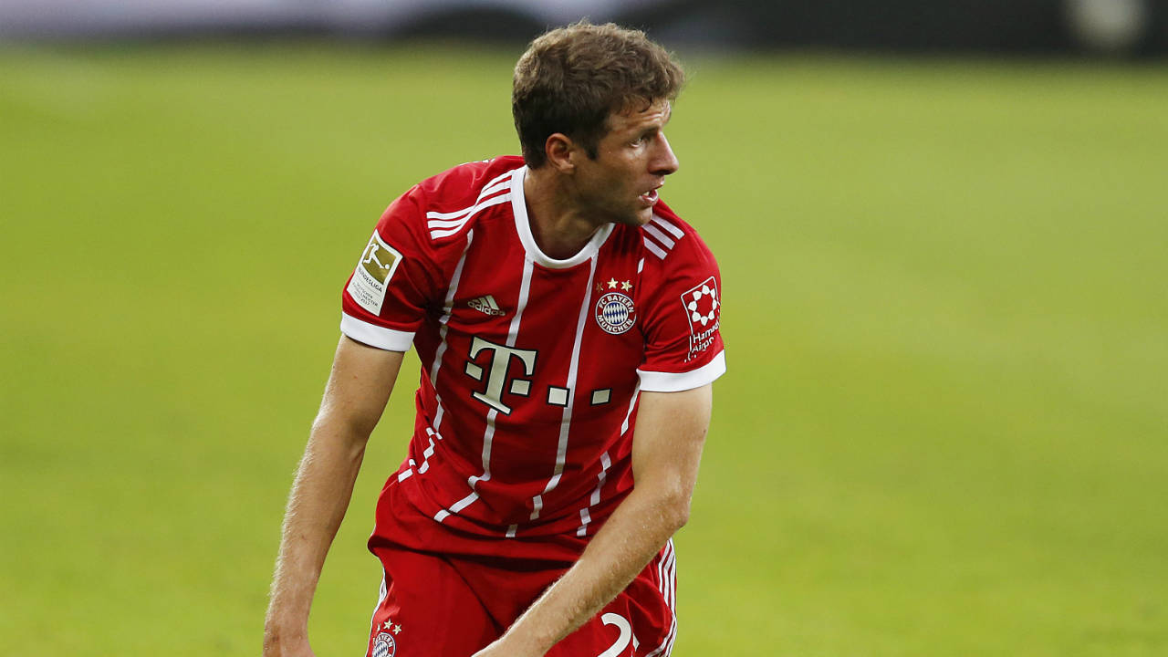 Bayern's-Thomas-Mueller-kneels-on-the-pitch-during-a-German-first-division-Bundesliga-soccer-match-between-TSG-1899-Hoffenheim-and-Bayern-Munich-in-Sinsheim,-Germany,-Saturday,-Sept.-9,-2017.-(Michael-Probst/AP)