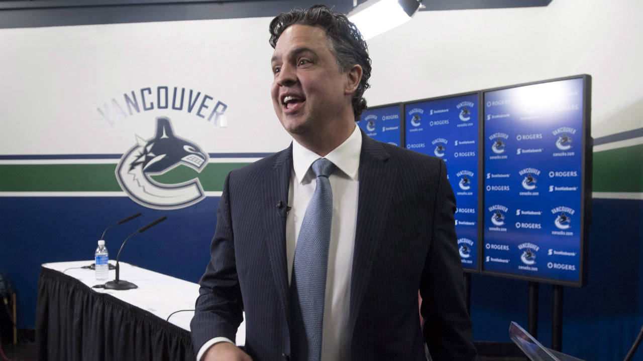 Vancouver-Canucks-new-head-coach-Travis-Green-is-seen-following-a-news-conference-in-Vancouver,-B.C.-Wednesday,-April,-26,-2017.-(Jonathan-Hayward/CP)
