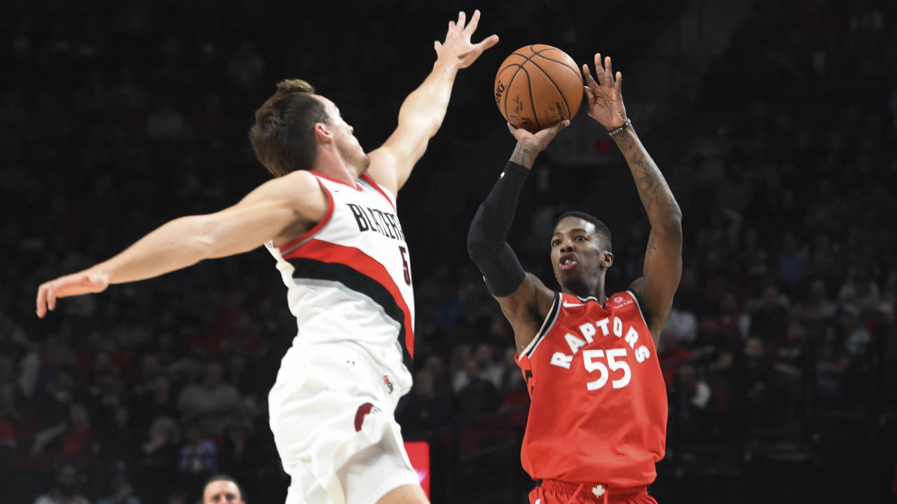 Toronto-Raptors-guard-Delon-Wright-shoots-over-Portland-Trail-Blazers-guard-Pat-Connaughton-during-the-first-half-of-an-NBA-basketball-preseason-game-in-Portland,-Ore.,-Thursday,-Oct.-5,-2017.-(Steve-Dykes/AP)