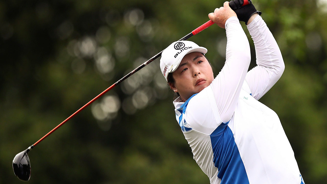 Shanshan Feng takes early LPGA Tour lead in Hawaii