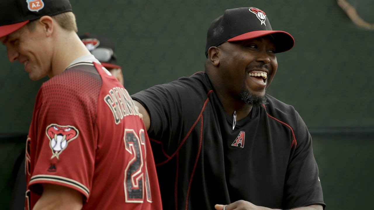 Arizona-Diamondbacks-pitcher-Zack-Greinke,-left,-talks-with-bullpen-coach-Garvin-Alston-during-a-spring-baseball-practice-in-Scottsdale,-Ariz.,-Friday,-Feb.-19,-2016.-(Chris-Carlson/AP)