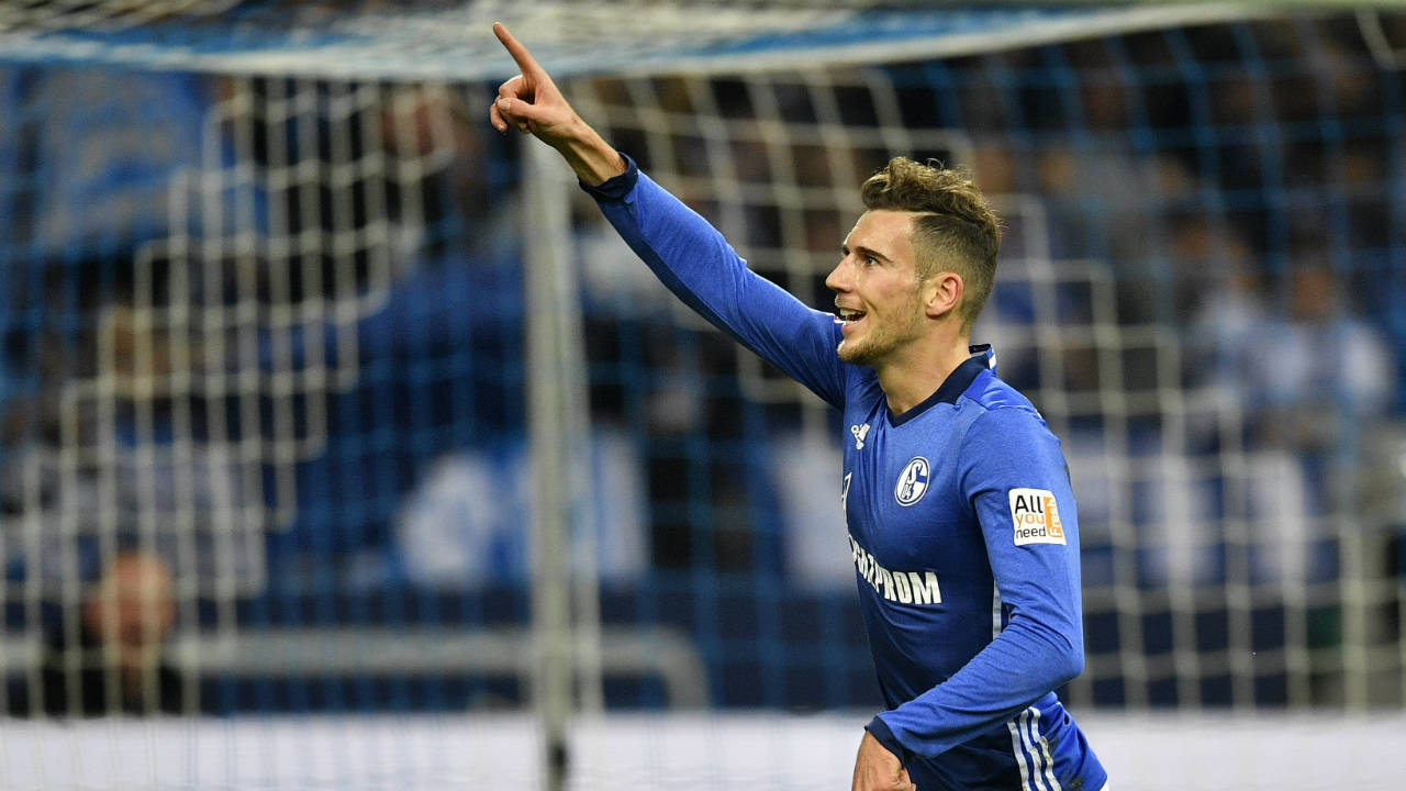 Schalke's-Leon-Goretzka-celebrates-after-he-scored-the-opening-goal-during-the-German-Bundesliga-soccer-match-between-FC-Schalke-04-and-FSV-Mainz-05-at-the-Arena-in-Gelsenkirchen,-Germany,-Friday,-Oct.-20,-2017.-(Martin-Meissner/AP)