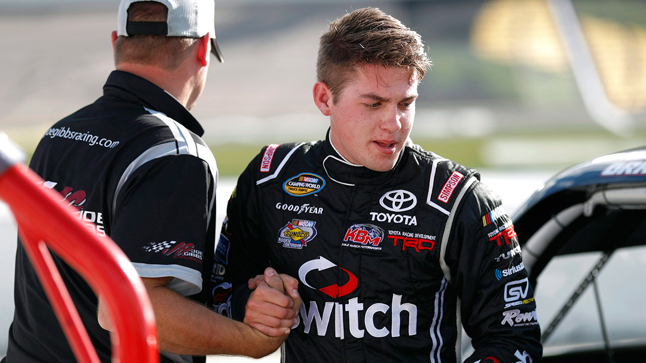 Gragson wiggles past Allgaier to win Xfinity race at Bristol