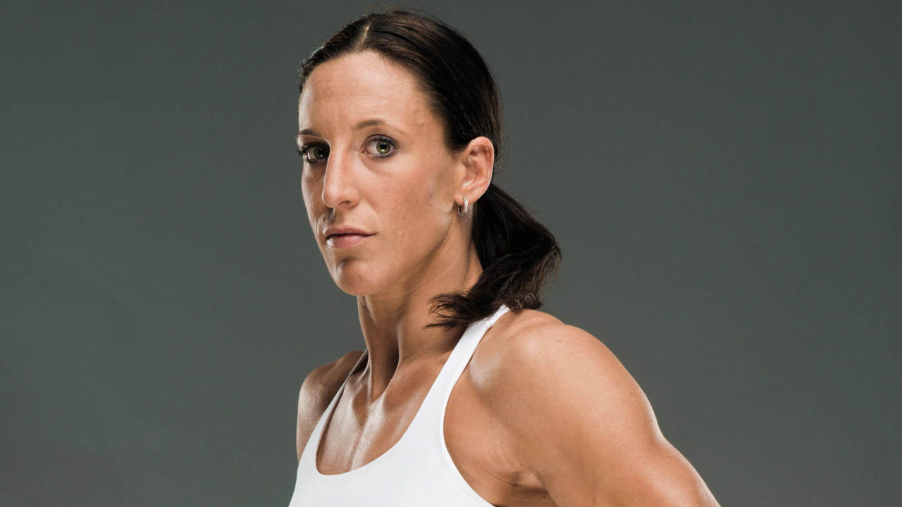 Canadian-featherweight-Julia-Budd,-of-Port-Moody,-B.C.,-poses-for-a-photo-on-Wednesday-Jan.-11,-2015.-The-31-year-old-from-Port-Moody,-B.C.,-takes-on-American-Gabrielle-Holloway-at-Bellator-133,-a-televised-card-in-Fresno,-Calif.-(Eric-Coleman/CP)