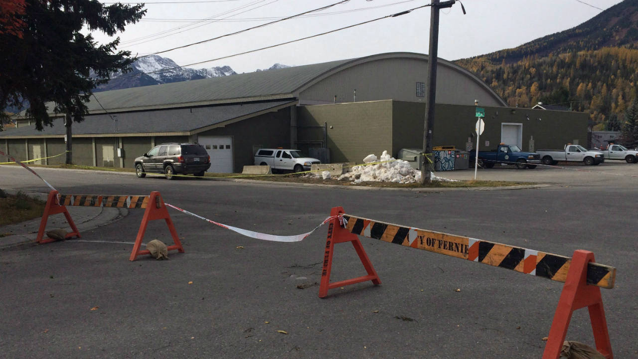 Fernie-Memorial-Arena-is-shown-in-Fernie,-B.C.-on-Wednesday,-Oct.18,-2017.-Three-people-who-died-after-a-suspected-ammonia-leak-were-doing-maintenance-work-on-ice-making-equipment-at-an-arena-in-southeastern-British-Columbia,-says-the-city's-mayor.-(Lauren-Krugel/CP)
