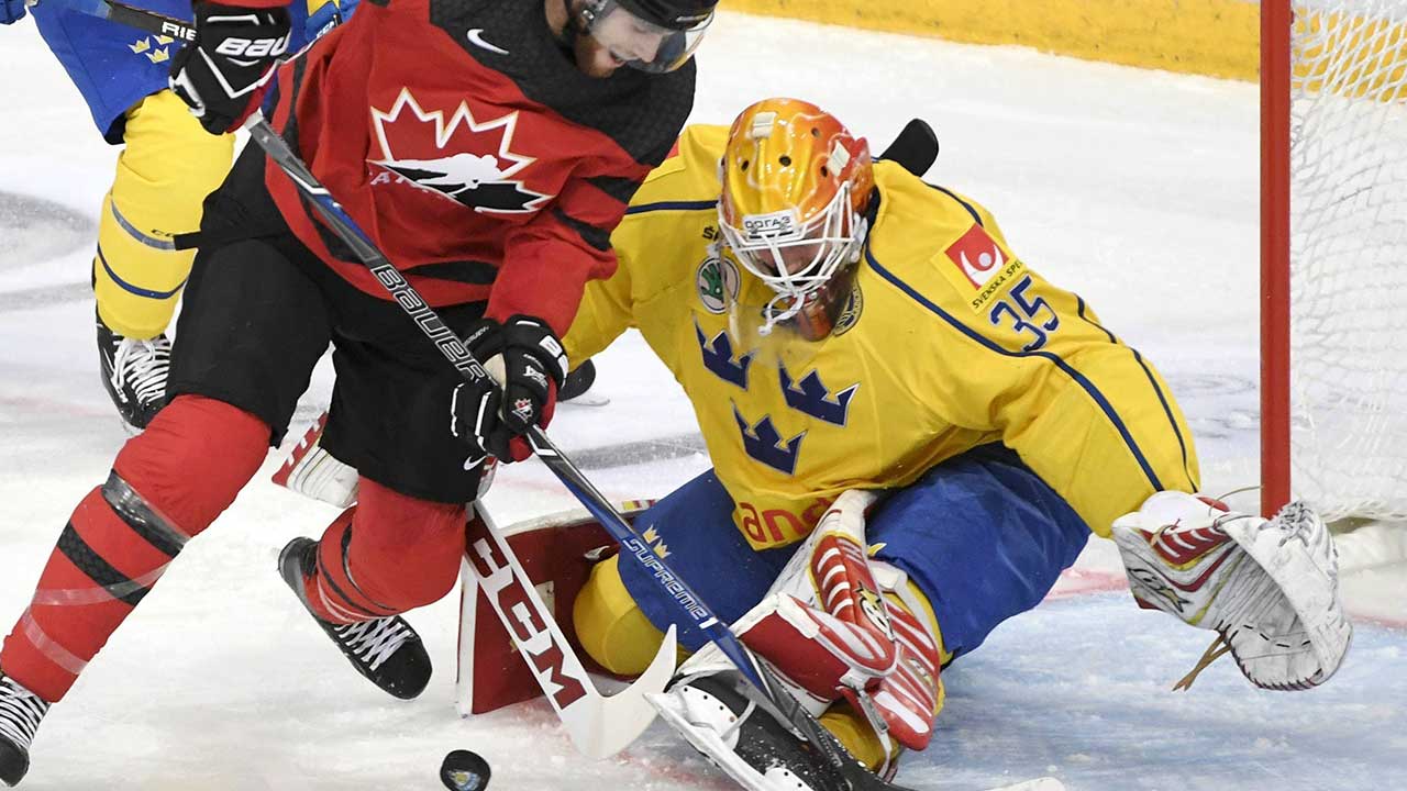 Sweden-goalie-Magnus-Hellberg