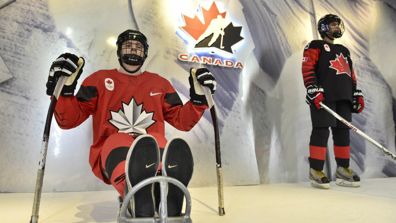 Hockey-Canada-unveils-Team-Canada's-Olympic-hockey-jersey-during-an-event-in-Toronto-on-Wednesday-Nov.-1,-2017.-(Frank-Gunn/CP)