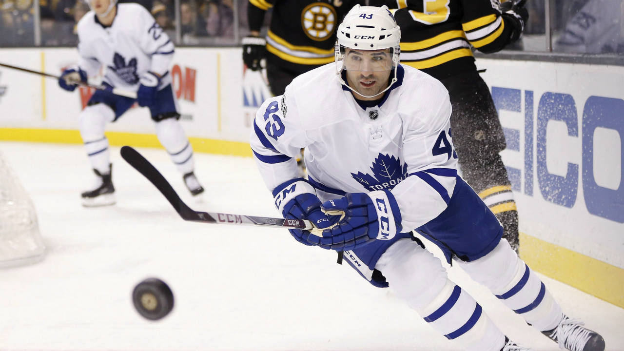 Toronto-Maple-Leafs'-Nazem-Kadri-chases-the-puck-during-the-first-period-of-an-NHL-hockey-game-against-the-Boston-Bruins-in-Boston,-Saturday,-Nov.-11,-2017.-(Michael-Dwyer/AP)