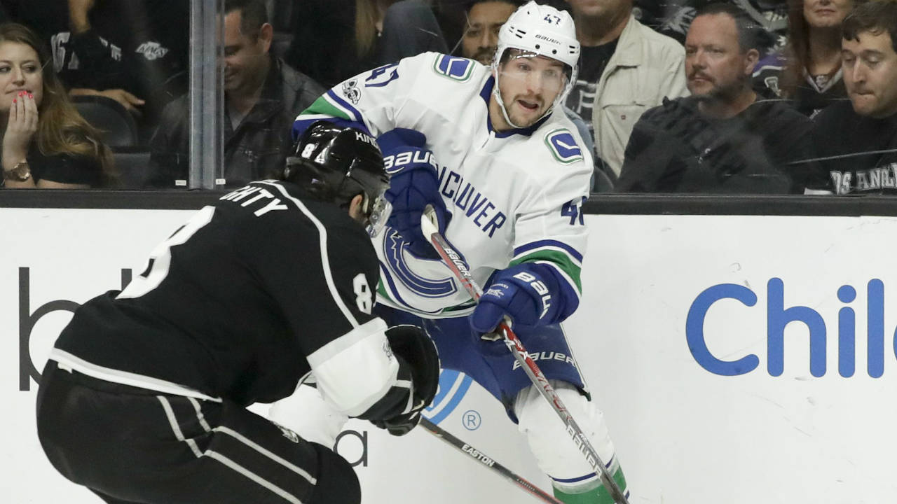 Vancouver-Canucks-left-wing-Sven-Baertschi,-right,-passes-the-puck-past-Los-Angeles-Kings-defenceman-Drew-Doughty-during-the-first-period-of-an-NHL-hockey-game-in-Los-Angeles,-Tuesday,-Nov.-14,-2017.-(Chris-Carlson/AP)