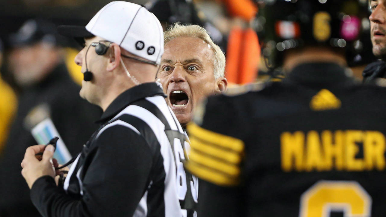 Hamilton-Tiger-Cats-special-teams-co-ordinator,-Jeff-Reinebold,-yells-at-a-referee-following-an-attempted-on-side-kick-by-the-Hamilton-Tiger-Cats-late-in-the-second-half-of-CFL-football-action-against-the-Edmonton-Eskimos-in-Hamilton-on-Friday,-October-28,-2016.-(Peter-Power/CP)