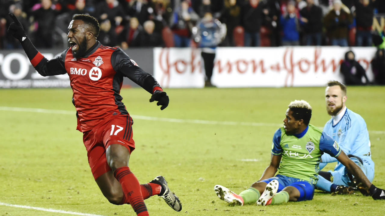 Toronto-FC-forward-Jozy-Altidore-(17)-celebrates-after-scoring-against-Seattle-Sounders-goalkeeper-Stefan-Frei,-right,-as-defender-Joevin-Jones-looks-on-during-second-half-MLS-Cup-Final-soccer-action-in-Toronto-on-Saturday,-December-9,-2017.-(Nathan-Denette/CP)