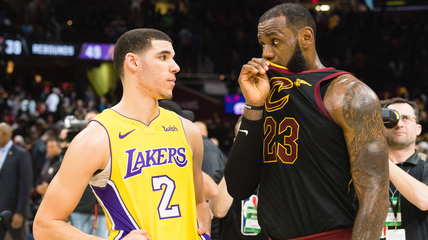 Lonzo-Ball-of-the-Los-Angeles-Lakers-listens-to-LeBron-James-of-the-Cleveland-Cavaliers.-(Getty-Images/Jason-Miller)