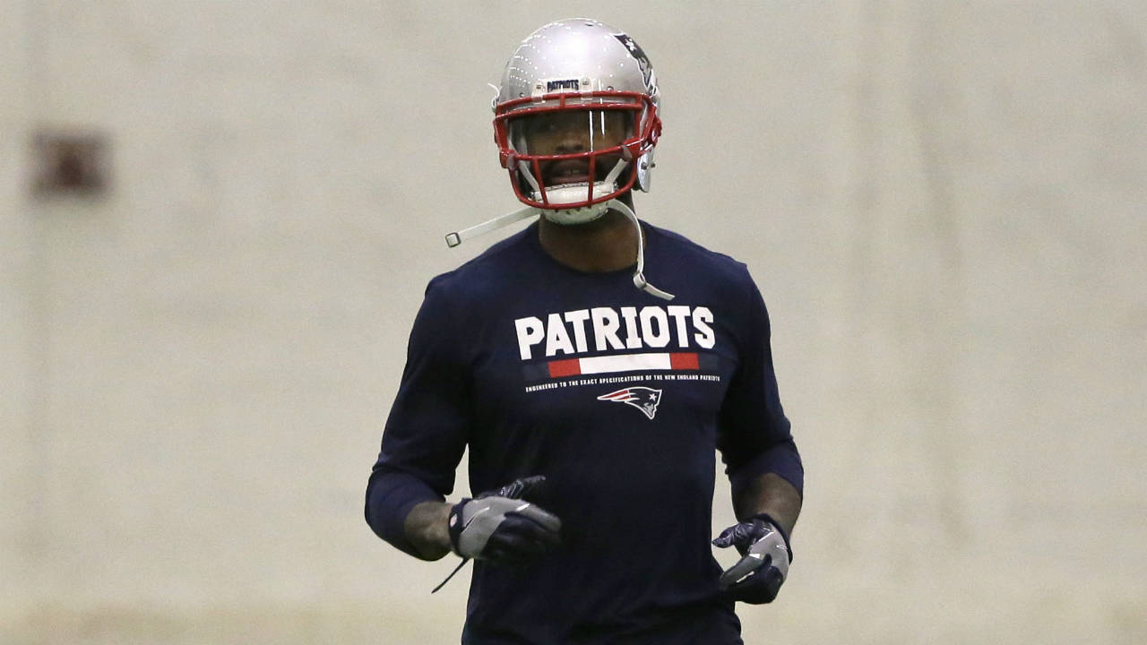 New-England-Patriots-wide-receiver-Kenny-Britt-warms-up-during-an-NFL-football-practice,-Wednesday,-Dec.-13,-2017,-in-Foxborough,-Mass.-(Steven-Senne/AP)