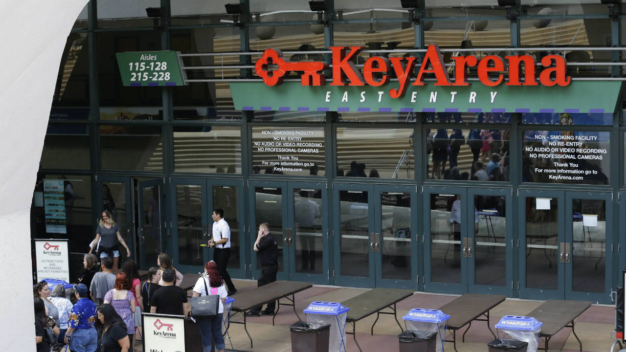 People-wait-to-get-into-KeyArena-for-an-event,-Wednesday,-June-7,-2017,-in-Seattle.-Seattle-Mayor-Ed-Murray-said-Wednesday-that-the-city-will-enter-into-negotiations-with-the-Oak-View-Group-on-a-proposal-for-a-privately-financed-renovation-of-the-city-owned-KeyArena.-(Ted-S.-Warren/AP)