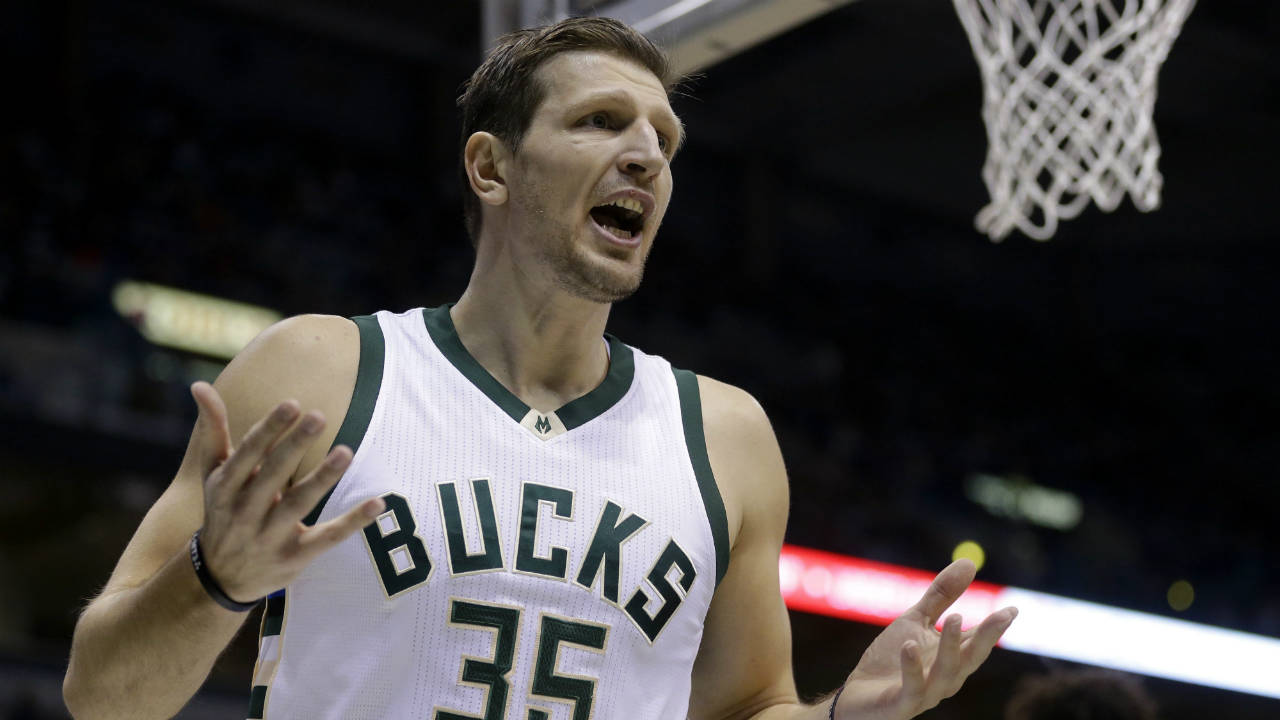 In-this-Sunday,-Jan.-8,-2017-file-photo,-Milwaukee-Bucks'-Mirza-Teletovic-reacts-to-a-call-during-an-NBA-basketball-game-against-the-Washington-Wizards-in-Milwaukee.-Milwaukee-Bucks-forward-Mirza-Teletovic-will-be-out-indefinitely-because-of-a-blockage-in-his-lungs.-The-team-said-Thursday,-Dec.-14,-2017-that-pulmonary-embolisms-were-discovered-in-both-of-Teletovic's-lungs.(Aaron-Gash,-File/AP)