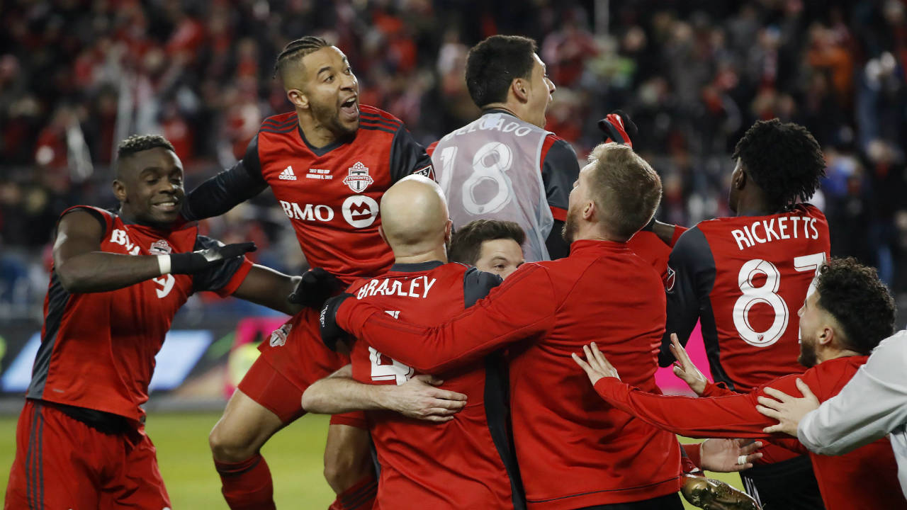 The-Toronto-FC-celebrate-a-goal-by-midfielder-Victor-Vazquez-(obscured)-in-stoppage-time-against-the-Seattle-Sounders-during-second-half-MLS-Cup-Final-soccer-action-in-Toronto-on-Saturday,-December-9,-2017.-(Mark-Blinch/CP)