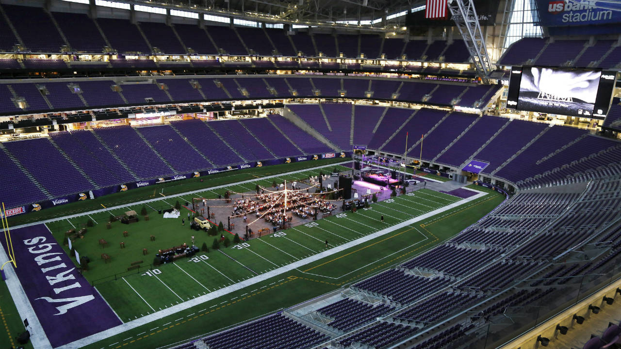 To-kick-off-football-season-and-celebrate-its-founding-partnership-with-the-Minnesota-Super-Bowl-Host-Committee,-Schwan's-Company-transformed-U.S.-Bank-Stadium-into-a-'Feast-on-the-Field'----a-culinary-celebration-for-local-business-leaders,-sports-legends,-customers,-and-media-on-Thursday,-Sept.-14,-2017,-in-Minneapolis.-(Andy-Clayton-King/AP-Images-for-Schwan's-Company)