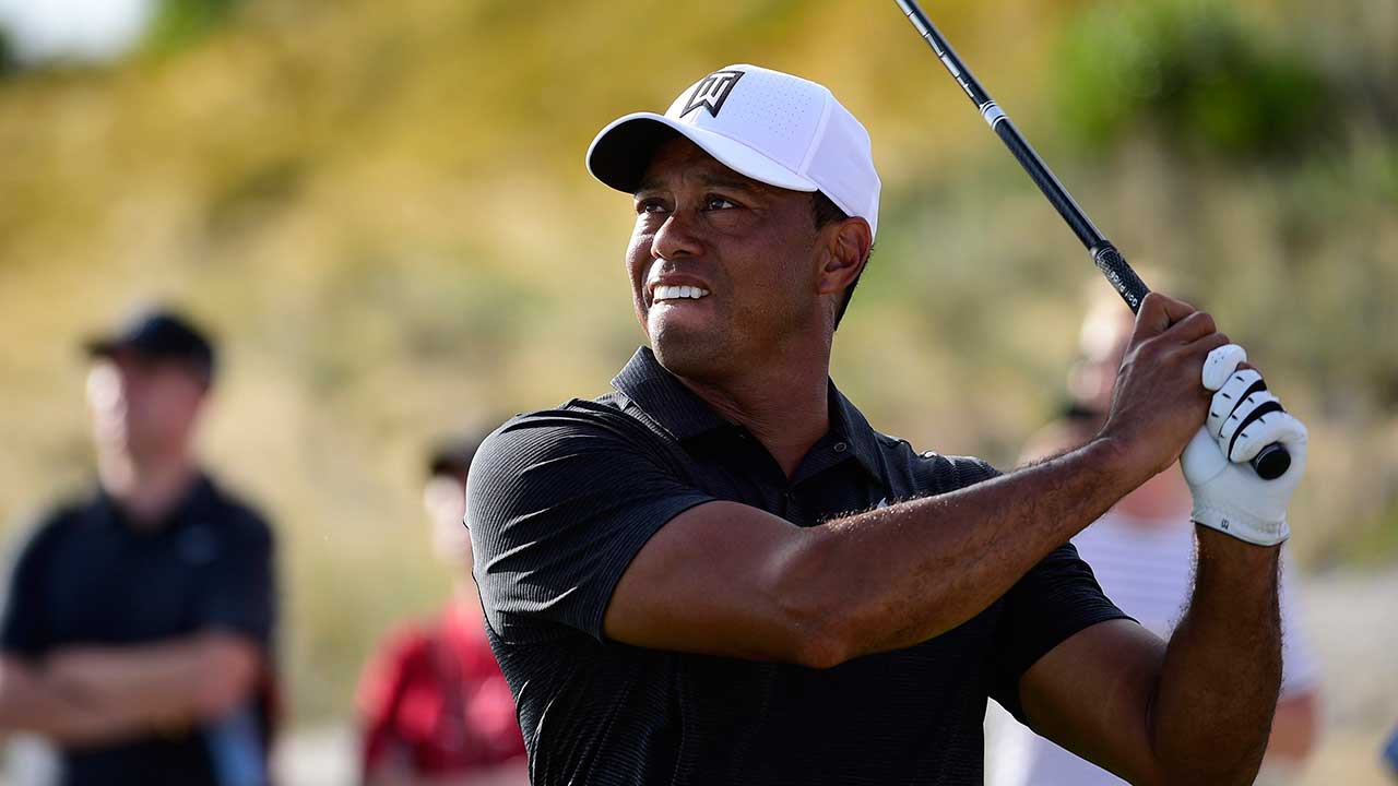 Tiger Woods decides to be his own swing coach