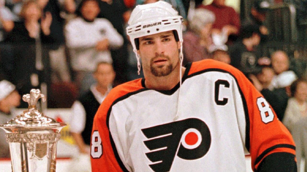 Eric Lindros has No. 88 retired by Flyers with Maple Leafs in town