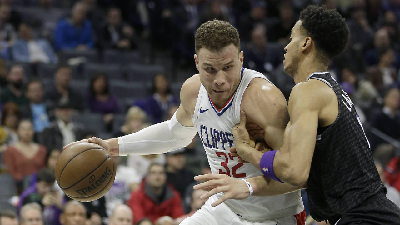 Los-Angeles-Clippers-forward-Blake-Griffin,-left,-goes-to-the-basket-against-Sacramento-Kings-forward-Skal-Labissiere-during-the-first-quarter-of-an-NBA-basketball-game-Thursday,-Jan.-11,-2018,-in-Sacramento,-Calif.-(Rich-Pedroncelli/AP)