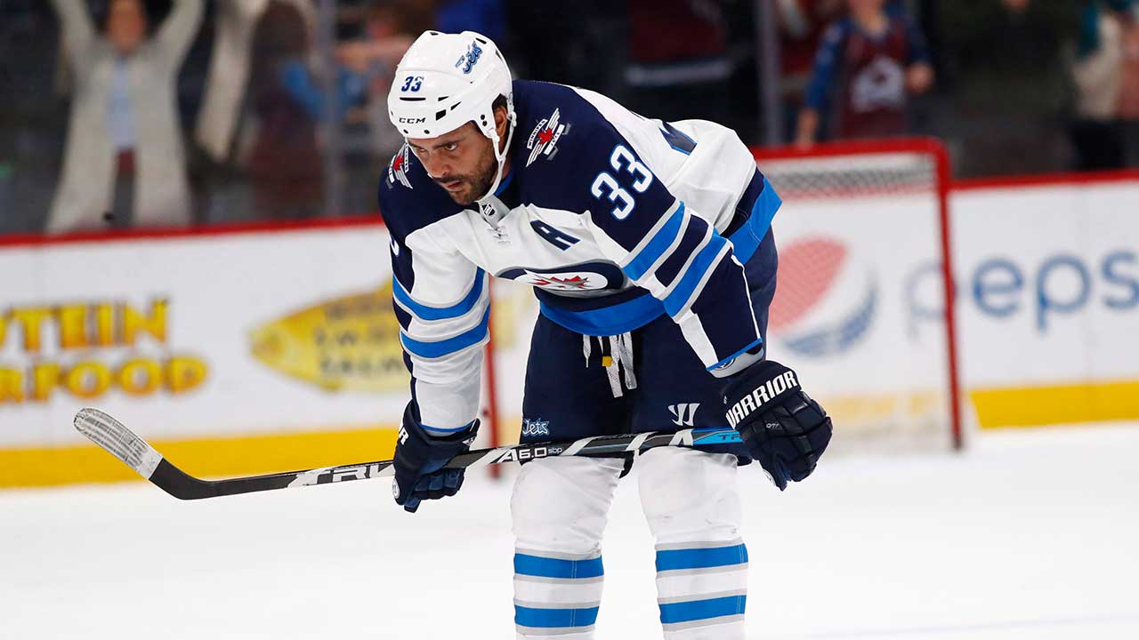 Jets' Dustin Byfuglien suffers apparent leg injury