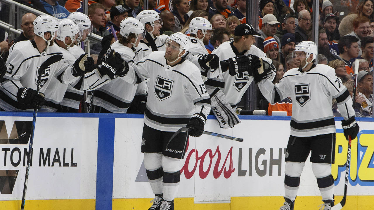 Los-Angeles-Kings'-Andy-Andreoff-(15)-and-Torrey-Mitchell-(71)-celebrate-a-goal-against-the-Edmonton-Oilers-during-second-period-NHL-action-in-Edmonton,-Alta.,-on-Tuesday-January-2,-2018.-(Jason-Franson/CP)