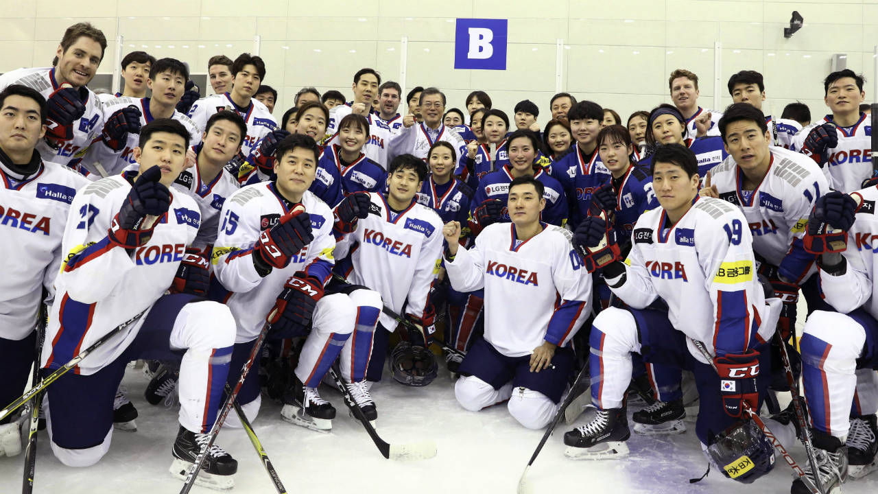 South-Korean-President-Moon-Jae-in,-center-top,-poses-with-South-Korean-women's-and-men's-ice-hockey-team-players-during-a-visit-to-Jincheon-National-Training-Center-in-Jincheon,-South-Korea,-Wednesday,-Jan.-17,-2018.-There-is-growing-concern-in-South-Korea-that-a-proposal-to-form-a-joint-women's-hockey-team-with-North-Korea-for-the-Olympics-could-be-bad-for-the-South-Korean-players.-(Ha-Sa-hun/Yonhap-via-AP)